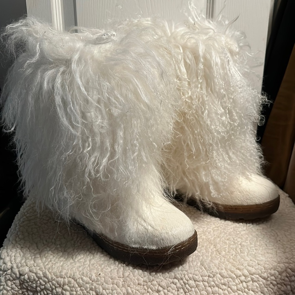 New BearPaw Boetis White (Size 7)